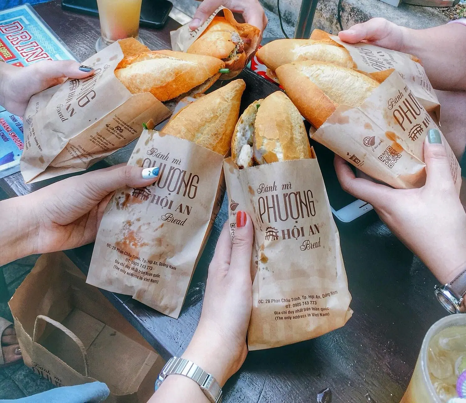 Bánh Mì Phượng - các địa điểm ăn uống Hội An