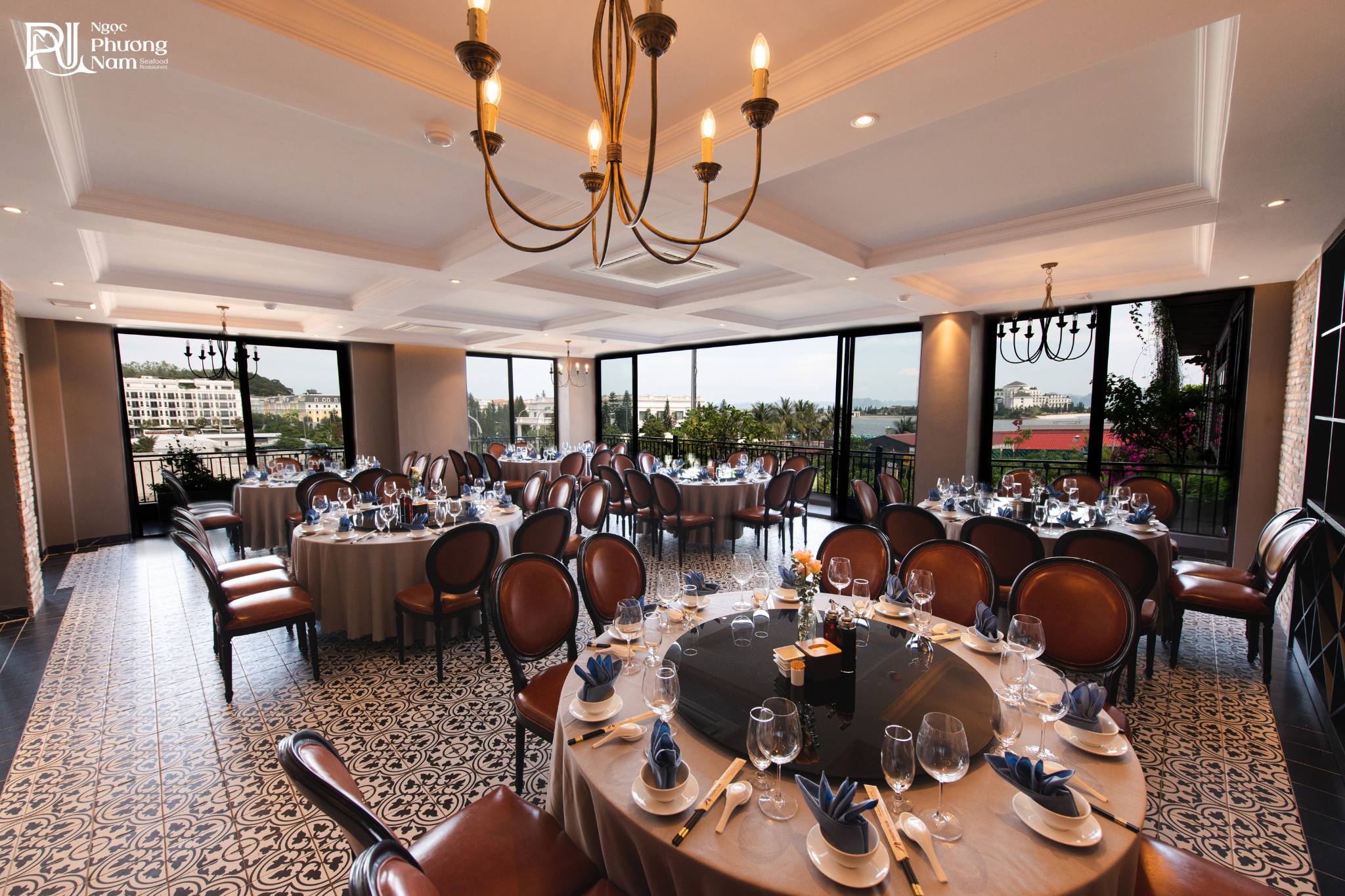 Nhà Hàng Ngọc Phương Nam - quán ăn tại Vịnh Hạ Long