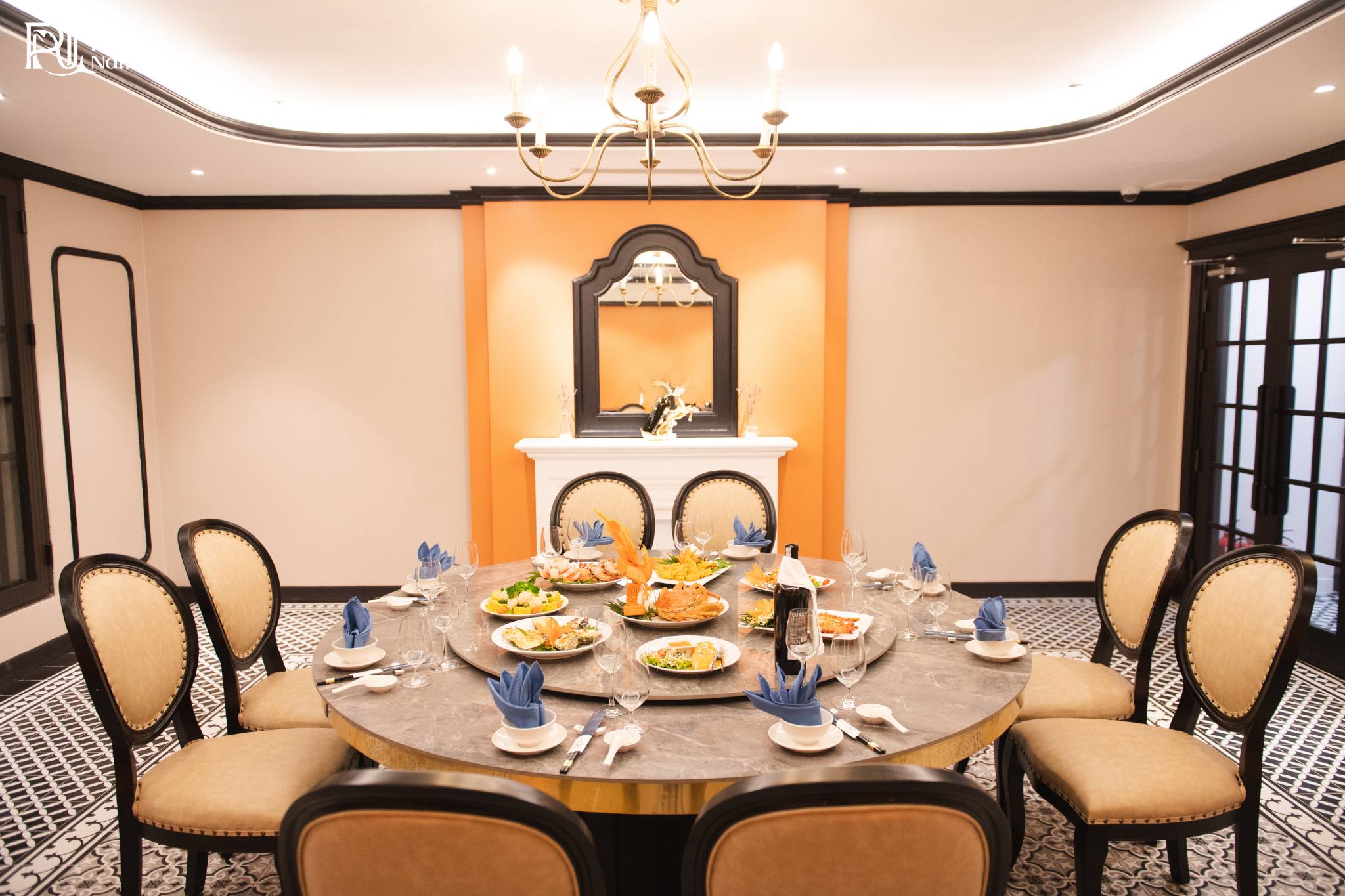 Nhà Hàng Ngọc Phương Nam - quán ăn tại Vịnh Hạ Long