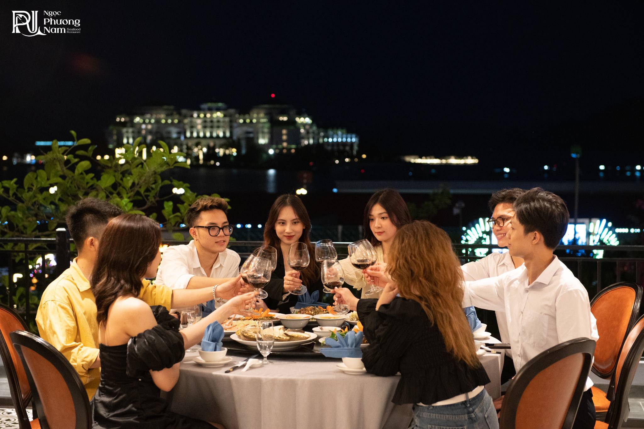 Nhà Hàng Ngọc Phương Nam - quán ăn tại Vịnh Hạ Long