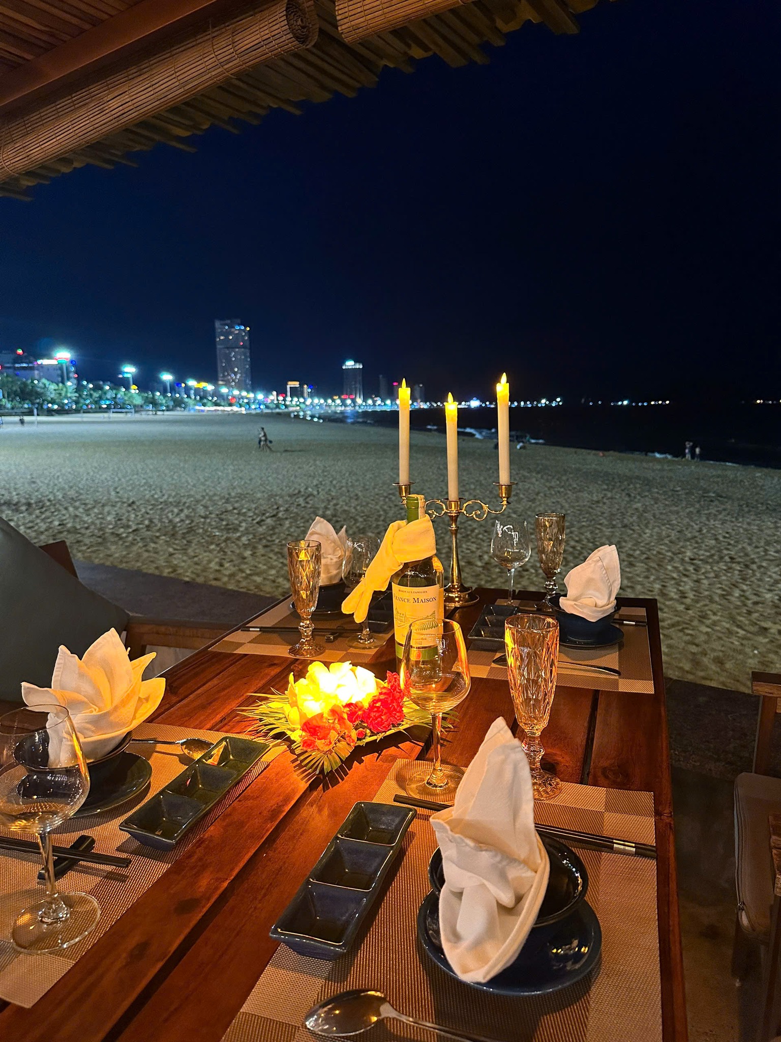 nhà hàng view biển Quy Nhơn