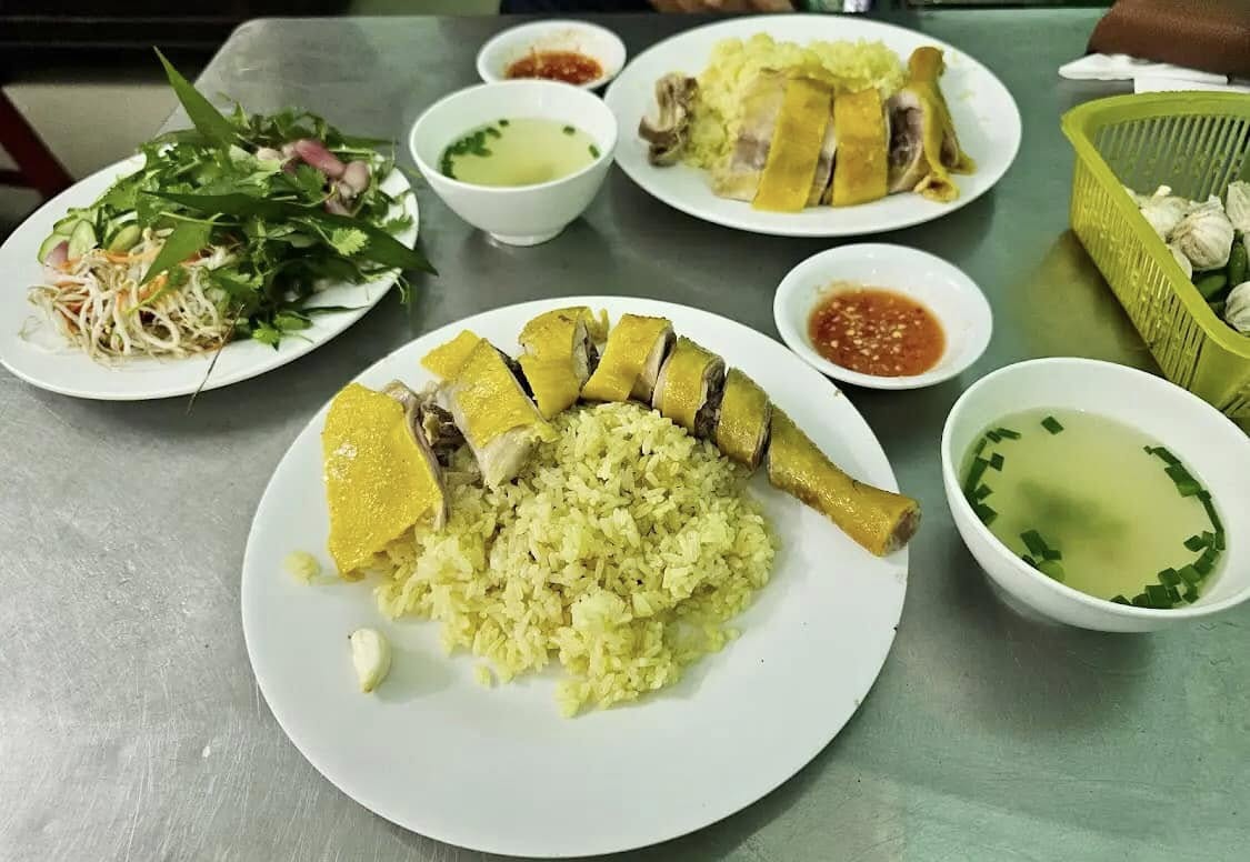 quán cơm gà Tuy Hòa, cơm gà ta Phú Yên, đặc sản cơm gà Phú Yên