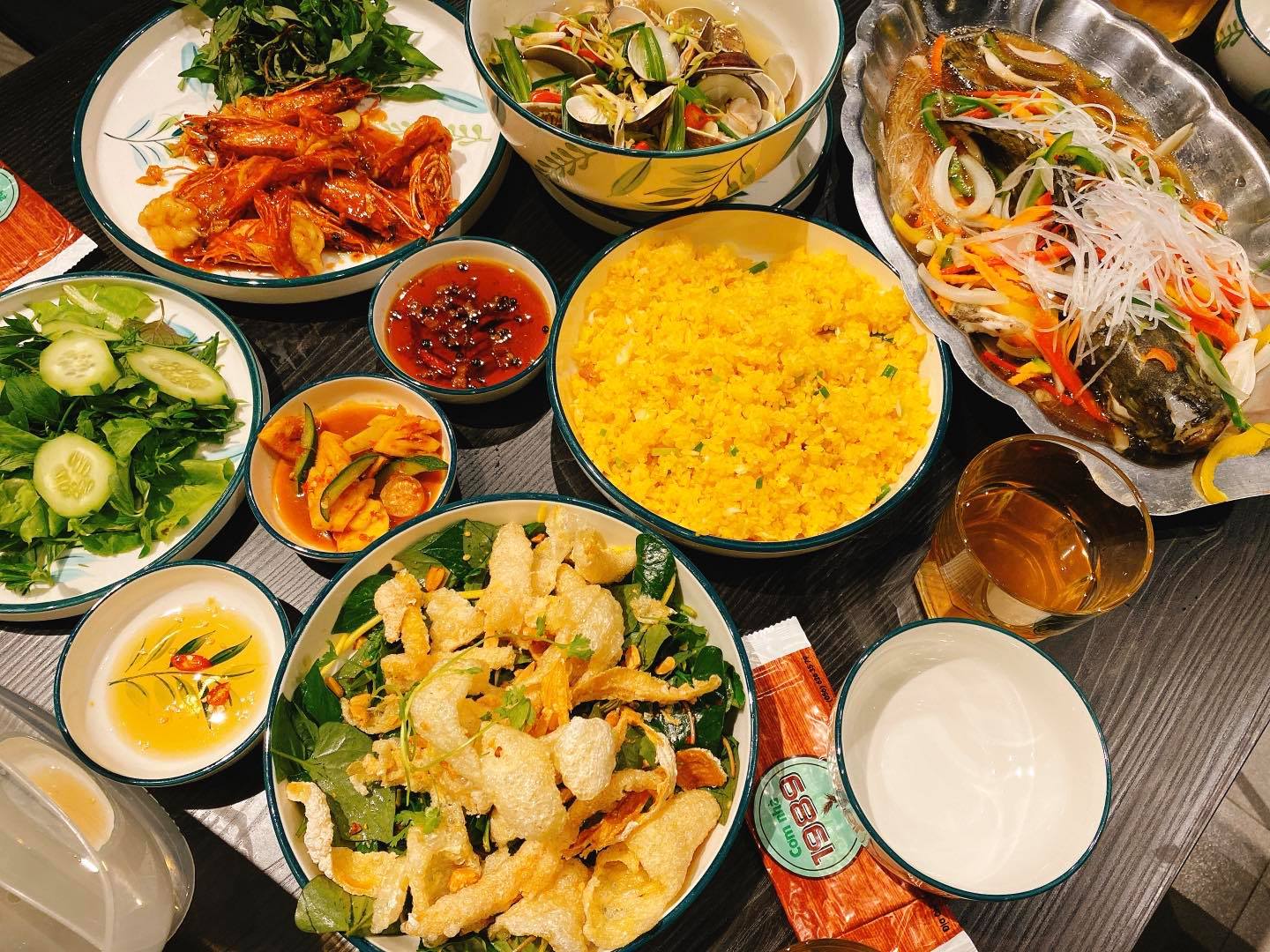 Bữa trưa ngon miệng tại Cơm Nhà 1989 Quy Nhơn, đúng chuẩn cơm Quy Nhơn.