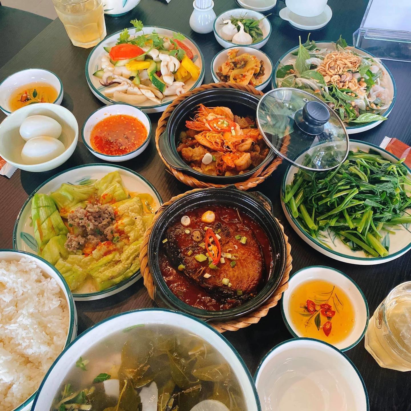 Cơm gia đình Quy Nhơn ngon, giá hợp lý ở quán cơm ngon Quy Nhơn.