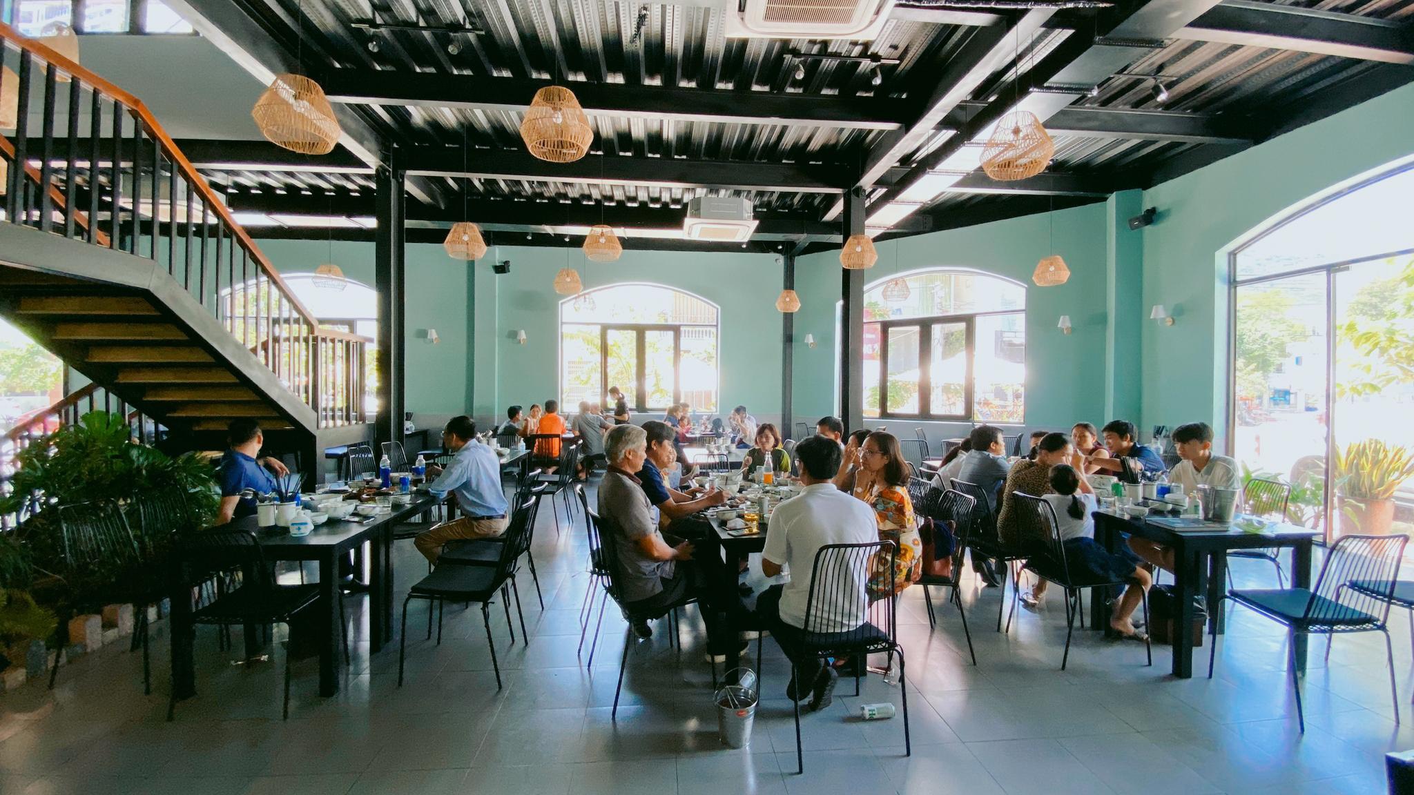 Cơm Nhà 1989 Quy Nhơn với không gian ấm áp, chuẩn cơm nhà Quy Nhơn