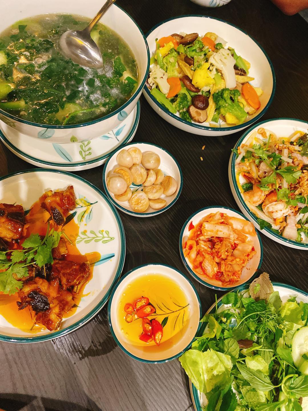 Cơm Quy Nhơn thơm ngon, phục vụ nhanh tại Cơm Nhà 1989 Quy Nhơn.