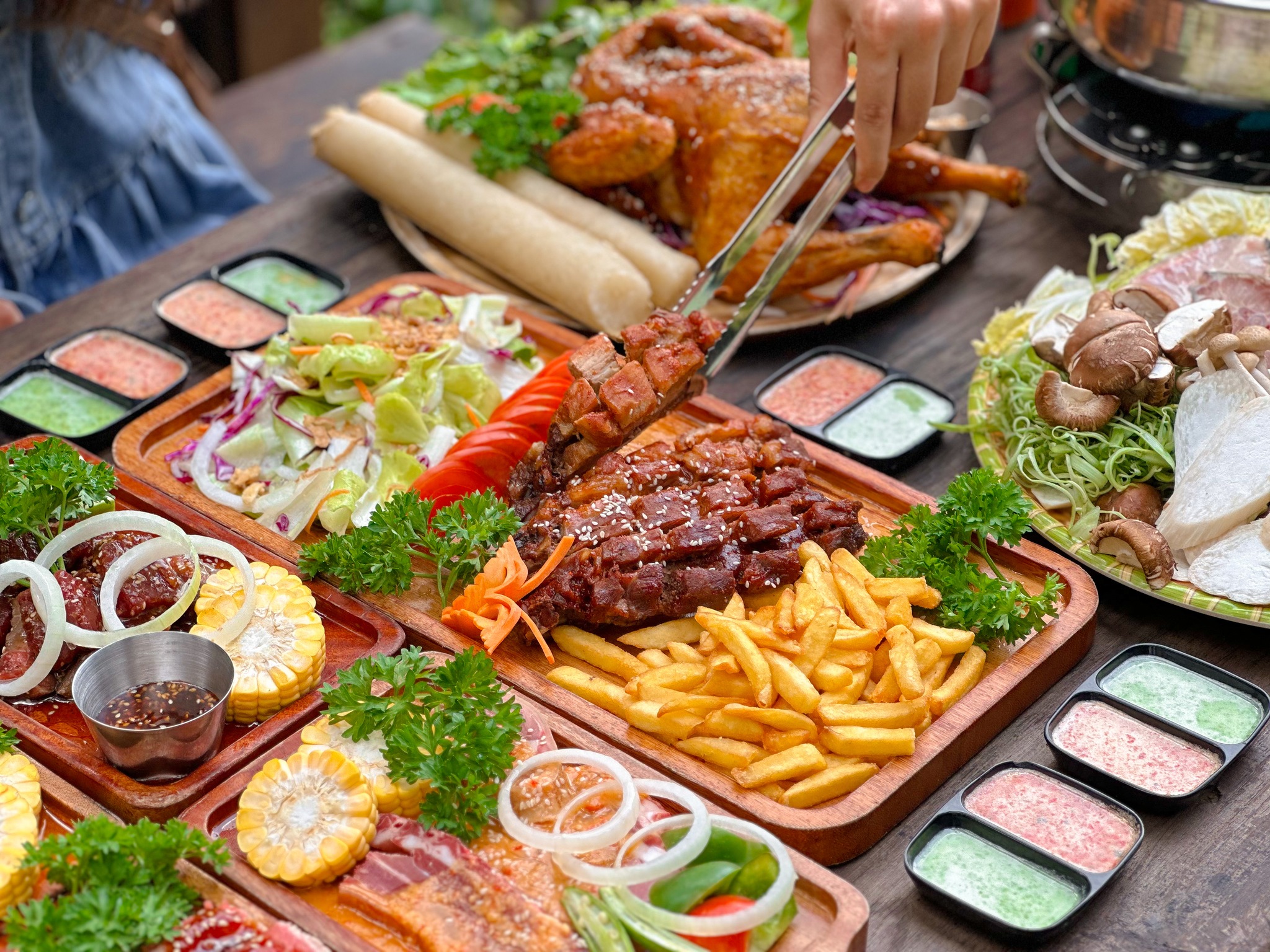 Tiệm nướng view rừng lý tưởng cho nhóm bạn thân