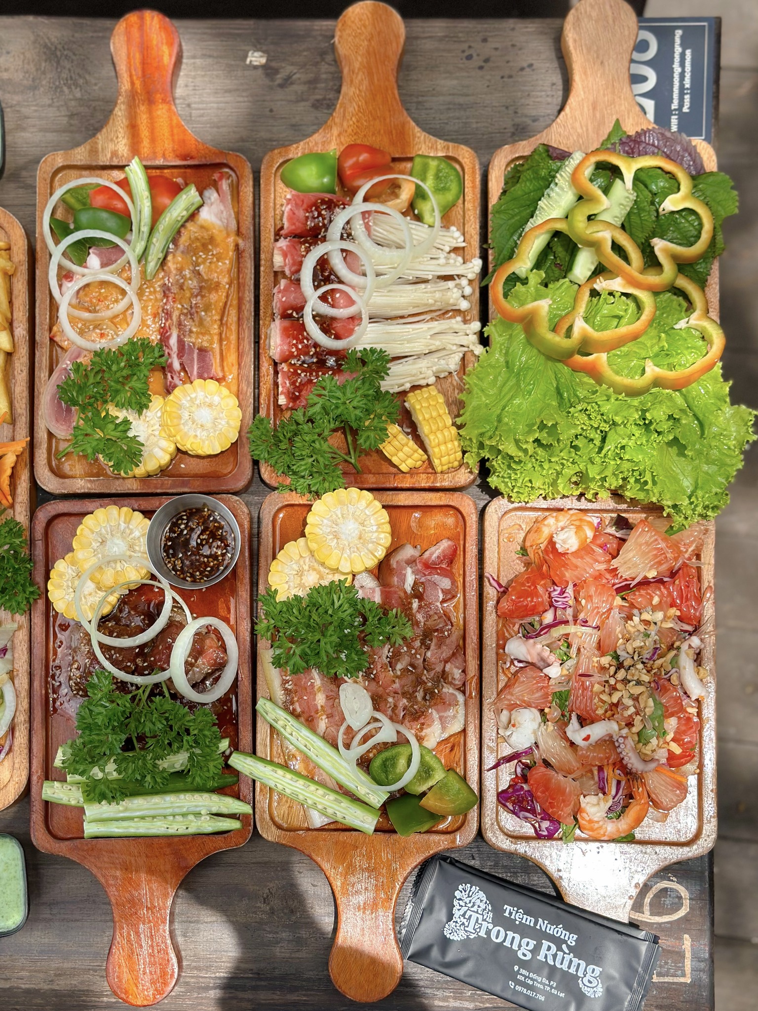 Quán nướng nhìn đồi thông Đà Lạt, thưởng thức bữa tối chill