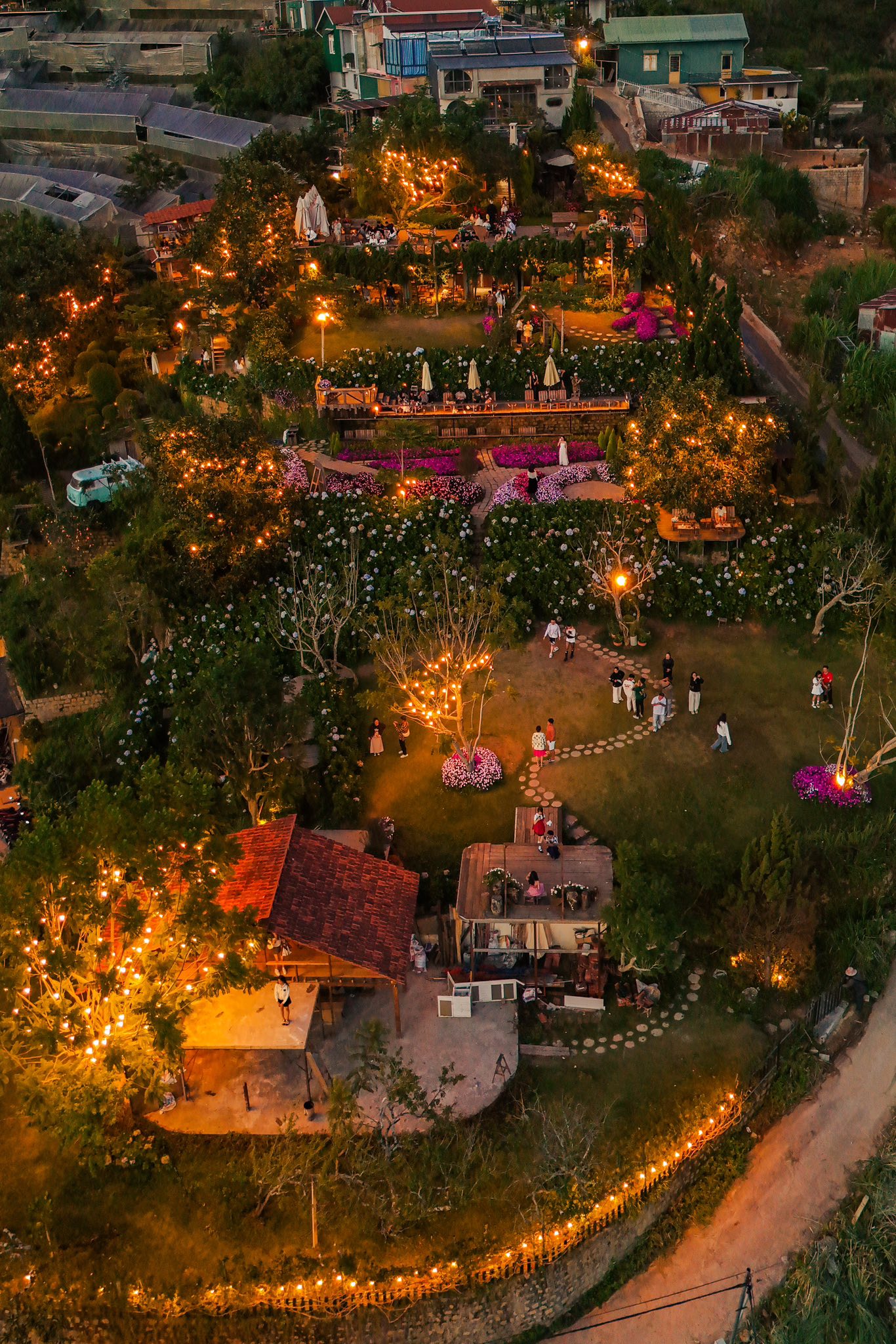 Quán cafe Hùng Vương Đà Lạt nổi bật vibe sân vườn xanh mát