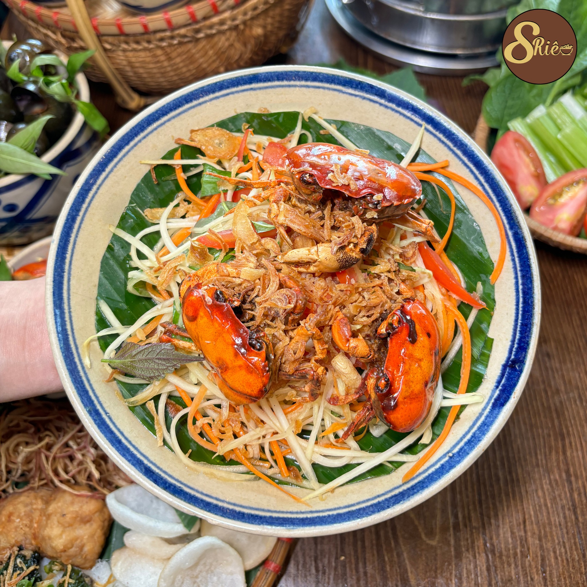 Tô bún riêu cua đồng đặc sắc tại Tám Riêu cua đồng