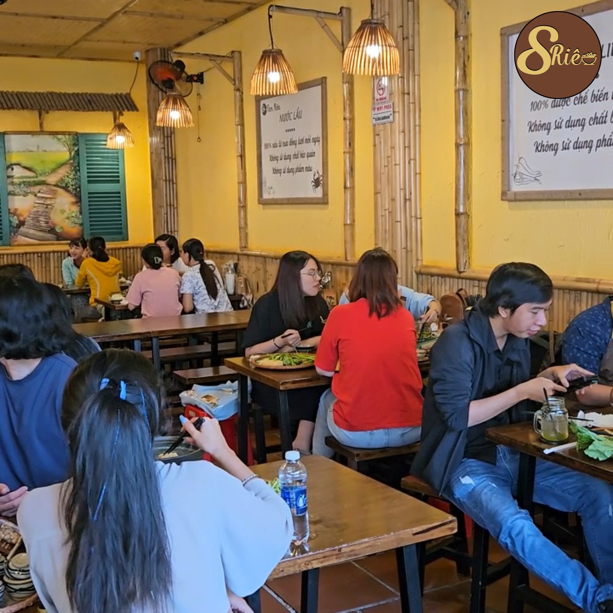 Không gian thân thiện phù hợp làm quán ăn gia đình cuối tuần.