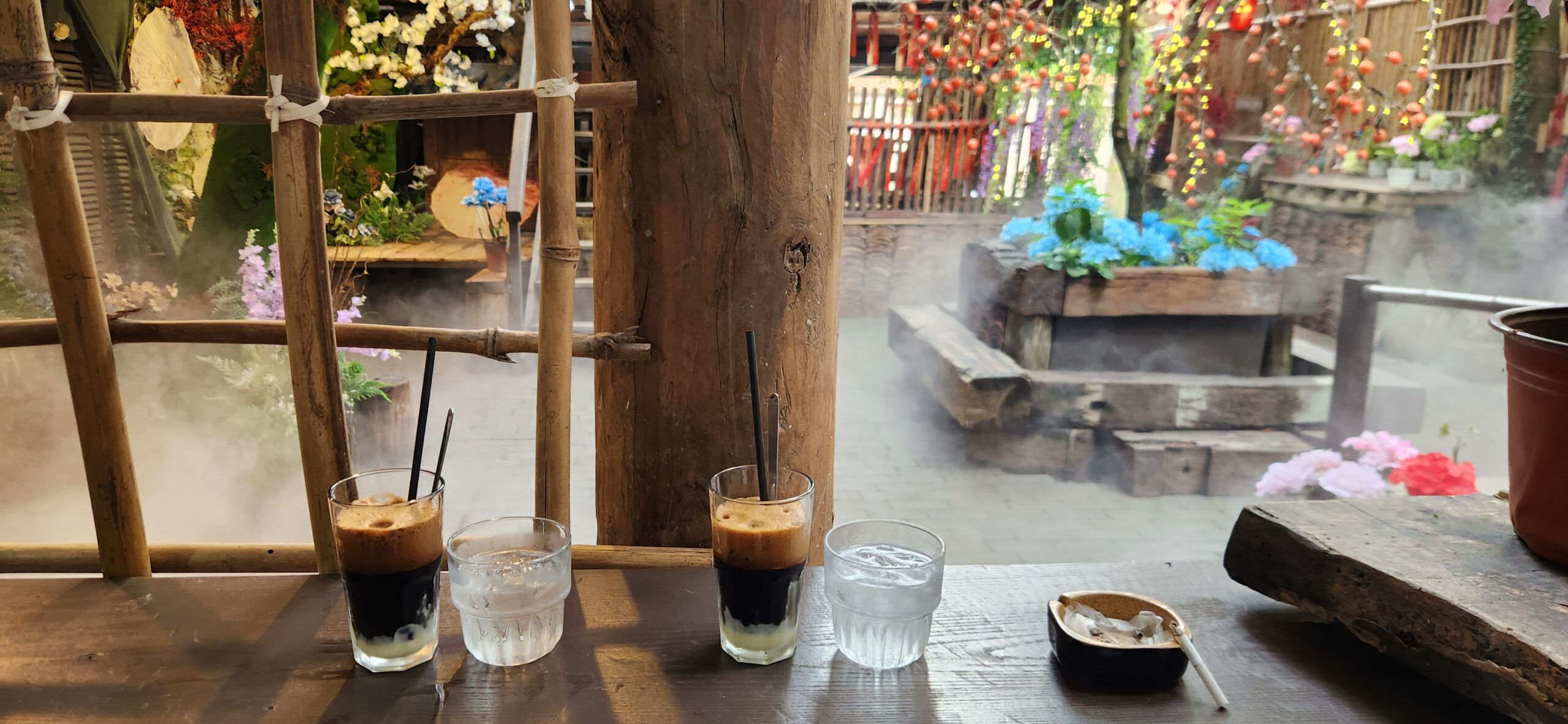 Không gian sáng sủa của quán cafe đẹp Hà Nội WAHA Coffee