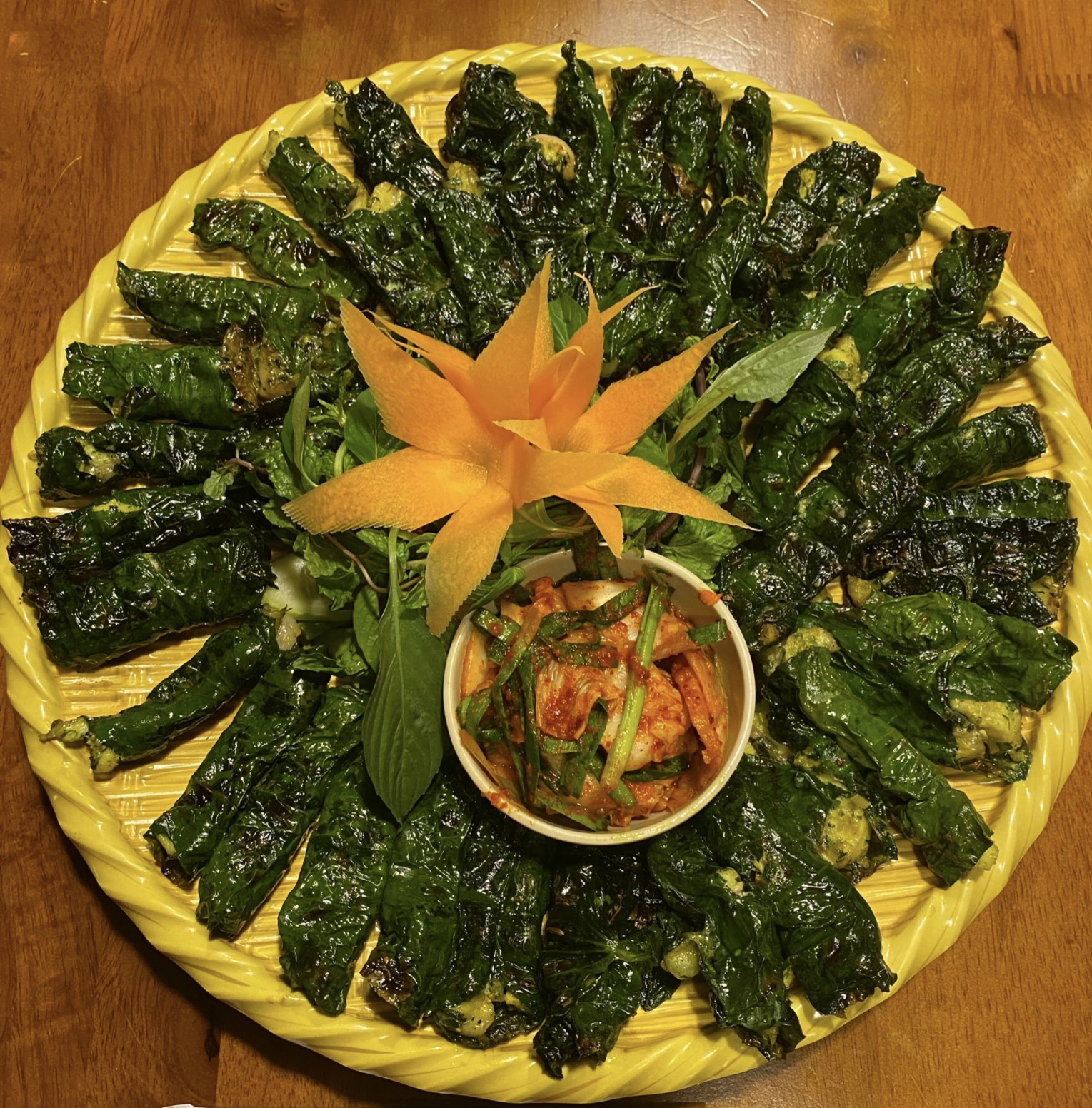 Mâm cơm món ngon gia đình tại Quán Chị Dậu hấp dẫn