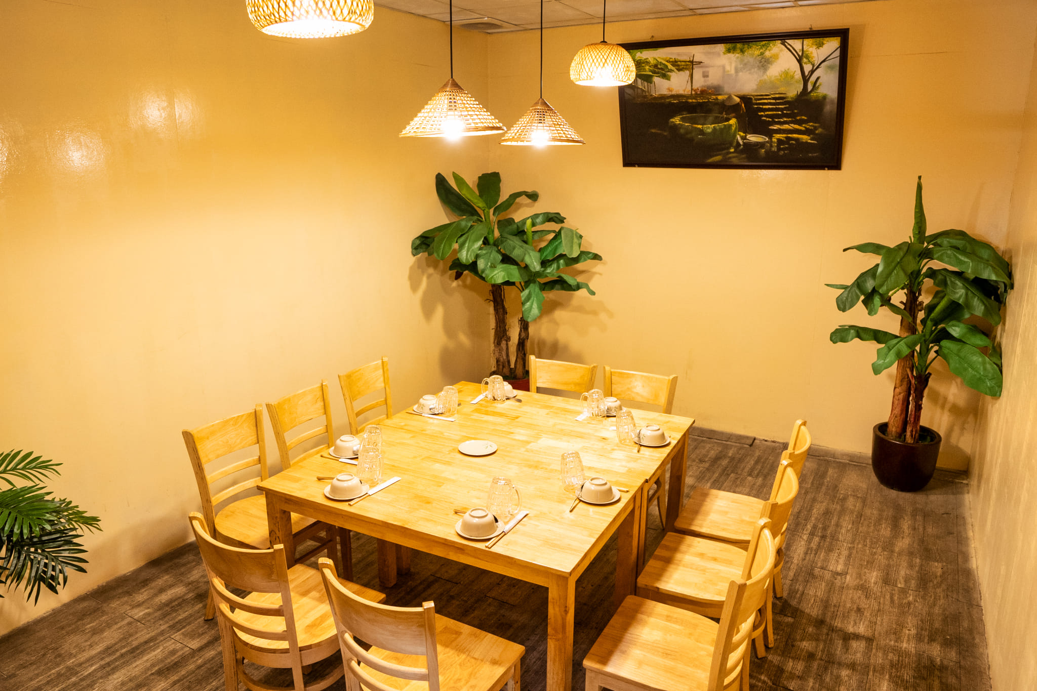 Không gian quán ăn gia đình bình dân tại Quán Chị Dậu