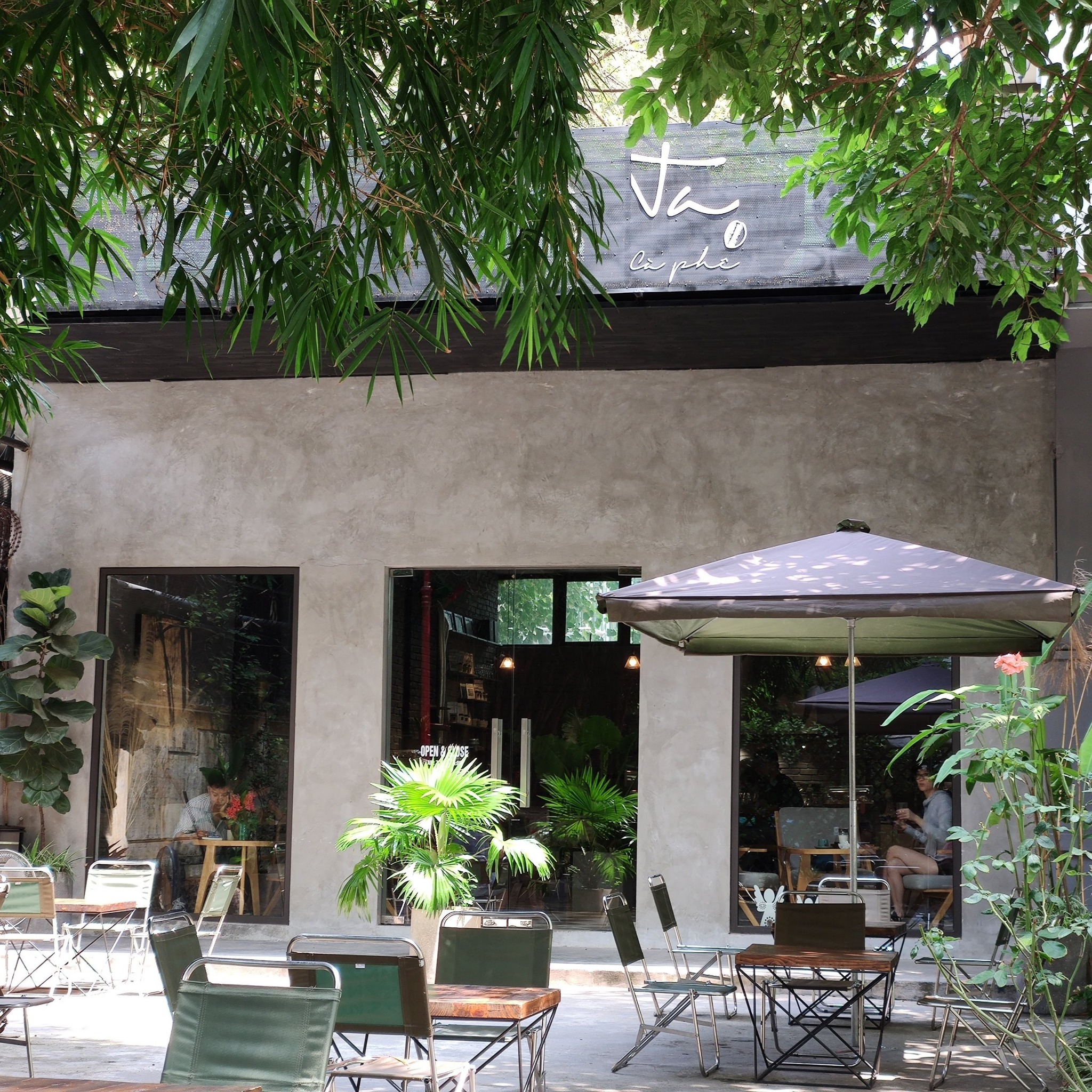 không gian cafe yên tĩnh hà nội tại ta cà phê mộc